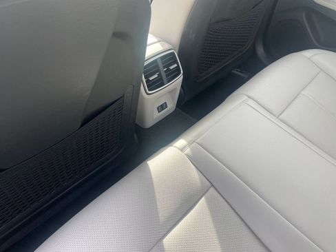 Used 2025 Genesis G70 2.5T image 24