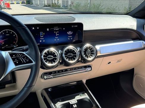 Used 2026 Mercedes-Benz GLB 250 4MATIC image 6