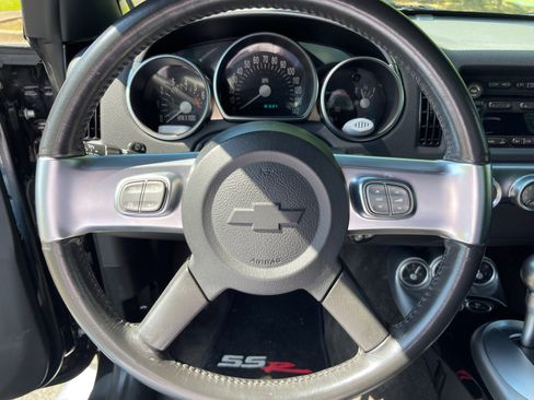 Used 2003 Chevrolet SSR w/ Preferred Equipment Group image 16