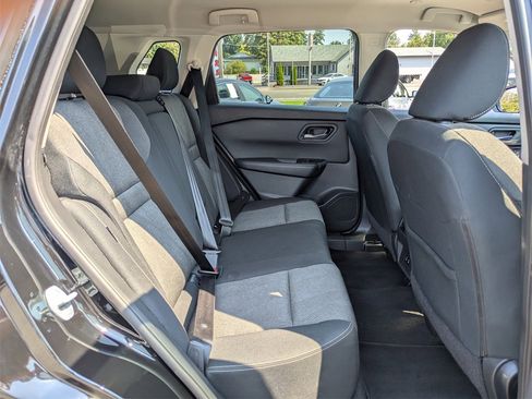 Used 2024 Nissan Rogue SV image 29