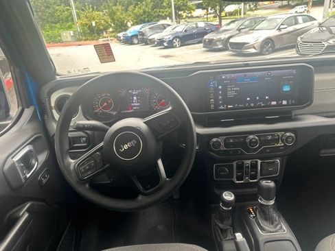 Used 2025 Jeep Wrangler Unlimited Sport AWD/4WD image 8