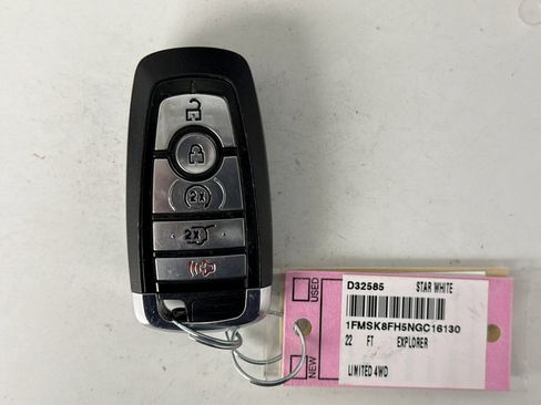 Used 2022 Ford Explorer Limited w/ Equipment Group 301A AWD/4WD image 25