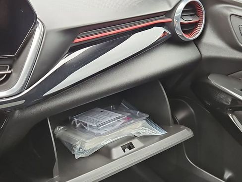 Certified 2024 Chevrolet Trax RS w/ Sunroof Package image 51