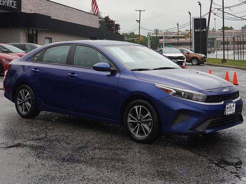 Used 2023 Kia Forte LXS FWD image 2