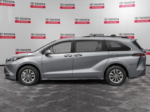 New 2025 Toyota Sienna LE FWD image 3