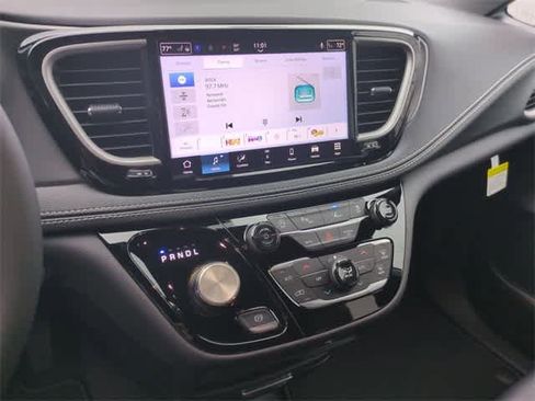 New 2026 Chrysler Pacifica Select image 28