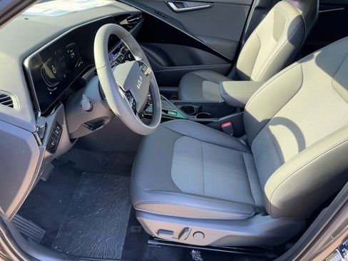 New 2025 Kia Niro EX image 7