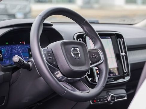 Certified 2026 Volvo XC40 B5 Plus AWD/4WD image 35