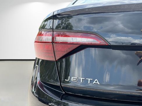 Used 2024 Volkswagen Jetta SE w/ Panoramic Sunroof Package FWD image 10