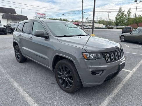 Used 2020 Jeep Grand Cherokee Altitude image 11