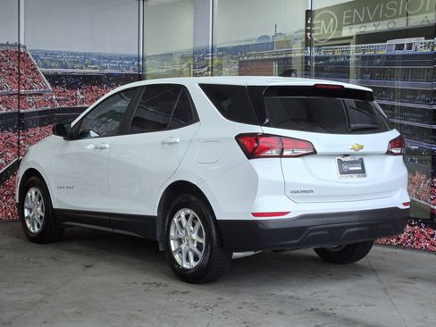 Used 2022 Chevrolet Equinox LS image 6