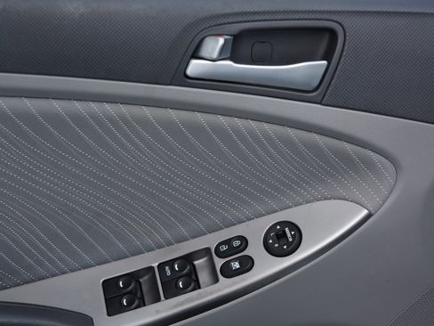 Used 2015 Hyundai Accent GLS w/ Option Group 03 image 12