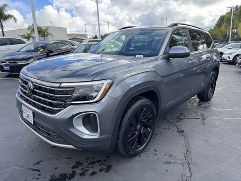 Used 2025 Volkswagen Atlas SE image 5