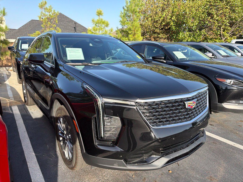 Used 2024 Cadillac XT4 Premium Luxury w/ Cold Weather Package AWD/4WD image 2