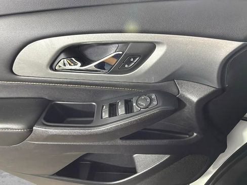 Used 2021 Chevrolet Traverse LS image 24