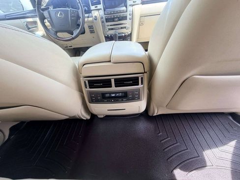 Used 2013 Lexus LX 570 4WD w/ Luxury Pkg image 37