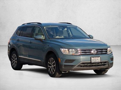 Used 2020 Volkswagen Tiguan SE w/ Panoramic Sunroof Package image 4