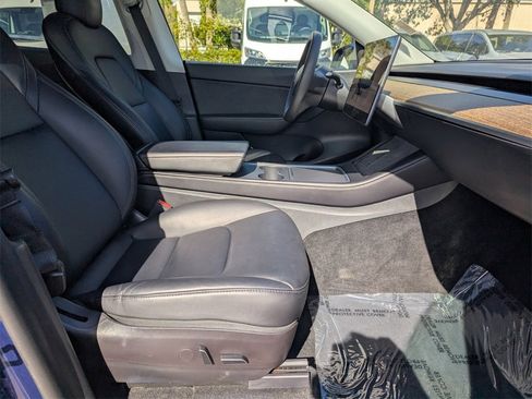 Used 2022 Tesla Model Y Long Range image 10