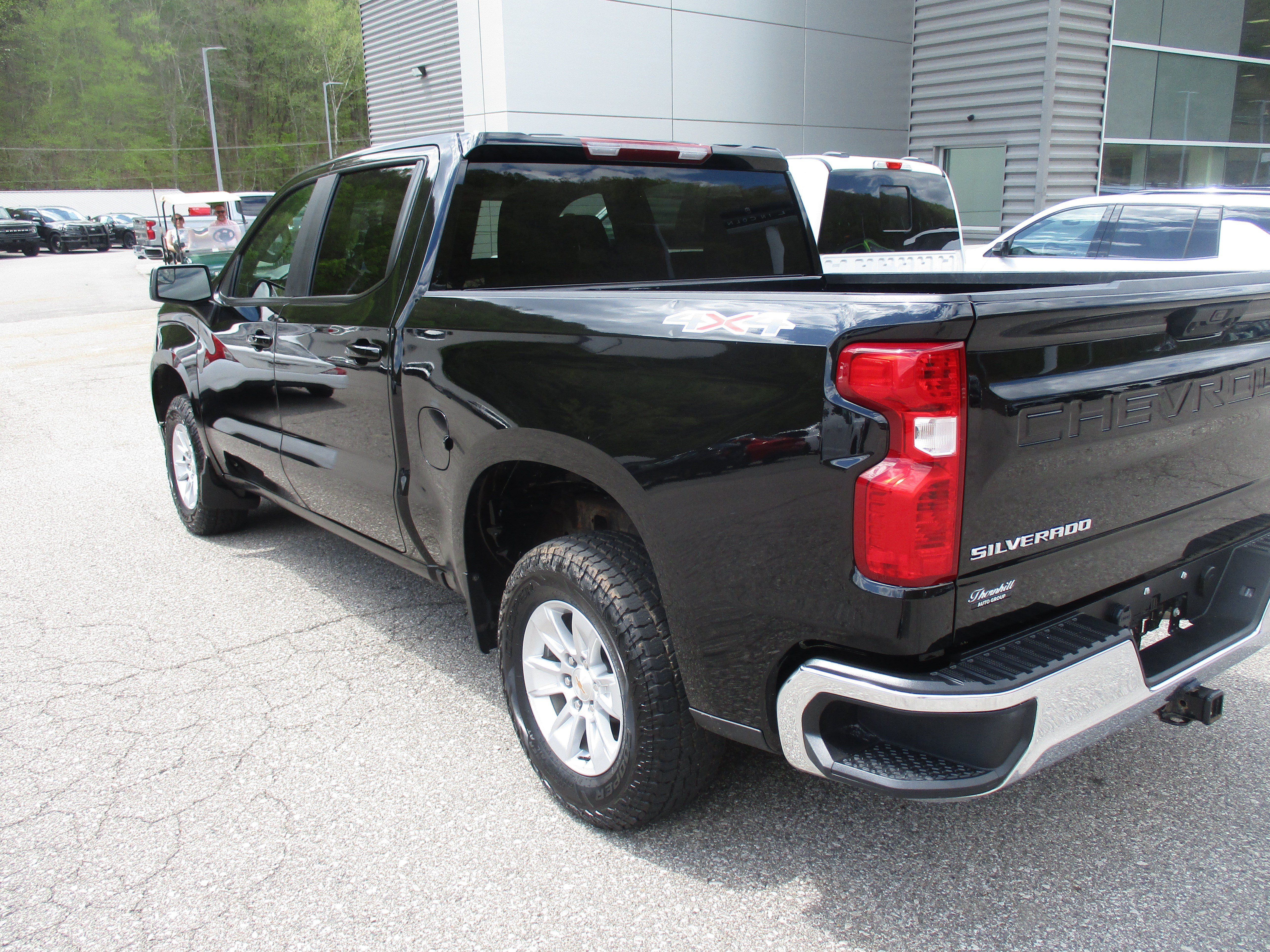 Used 2025 Chevrolet Silverado 1500 LT AWD/4WD image 6