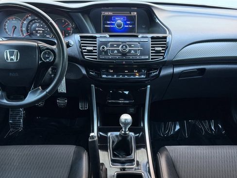 Used 2017 Honda Accord Sport image 21