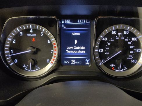 Used 2017 Nissan Titan SV image 23