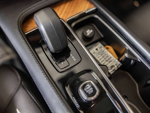 Used 2025 Volvo XC90 B6 Plus image 29