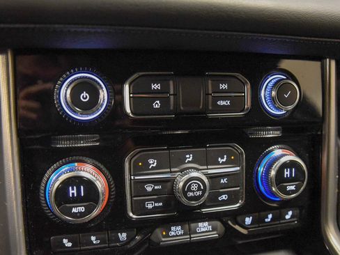 Used 2023 GMC Yukon XL Denali image 21