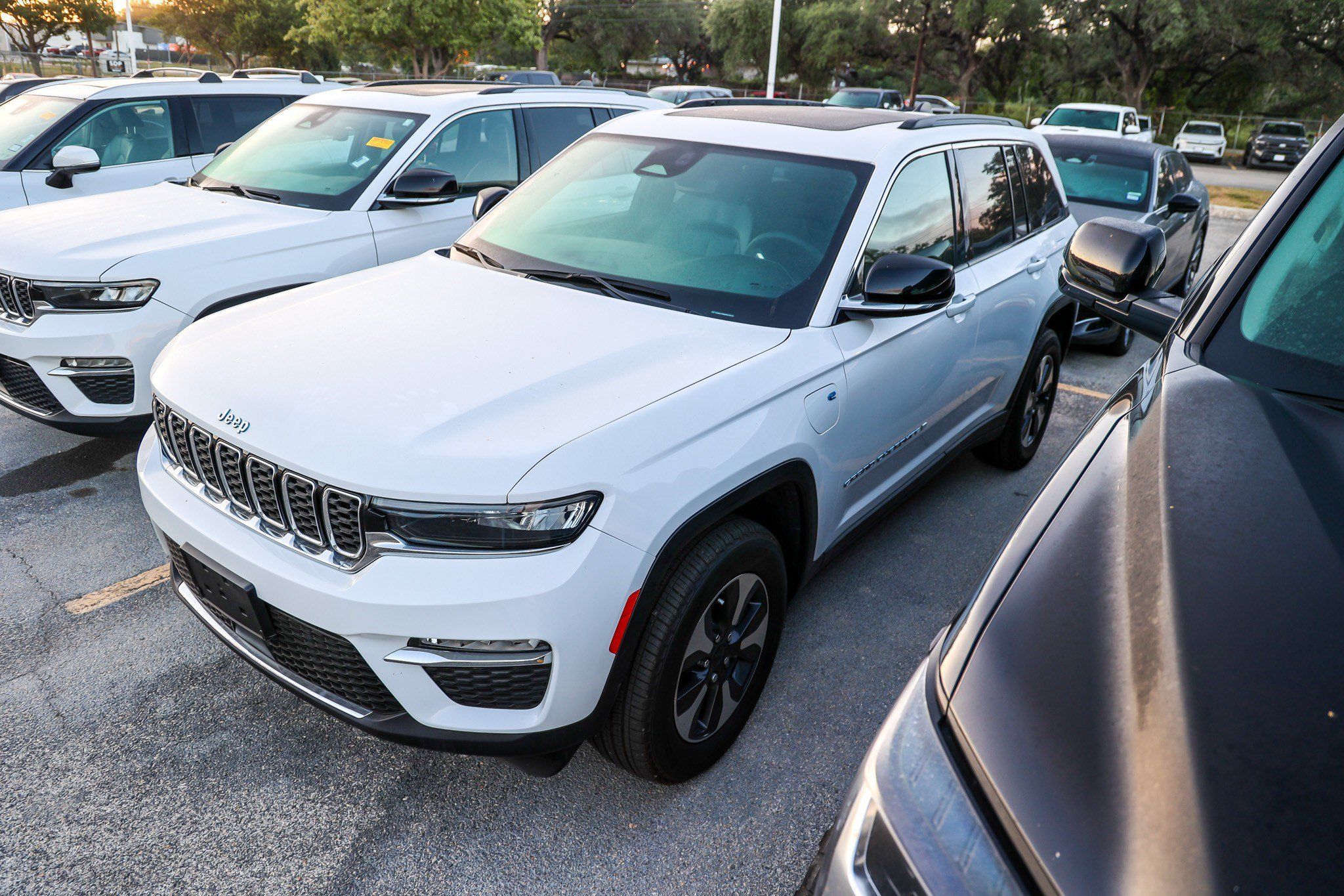Used 2024 Jeep Grand Cherokee Limited 4xe AWD/4WD image 3