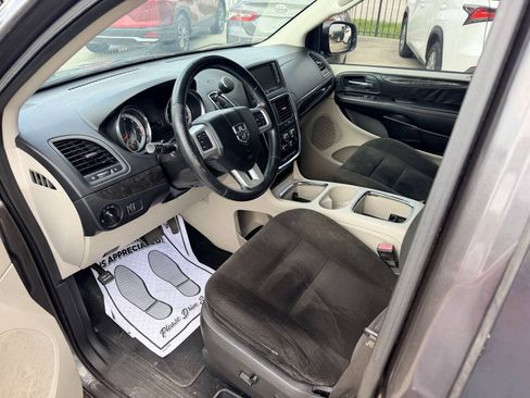Used 2015 Dodge Grand Caravan SXT w/ UConnect Hands-Free Group FWD image 6