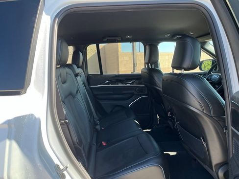 Used 2023 Jeep Grand Cherokee Trailhawk w/ Luxury Tech Group III AWD/4WD image 19