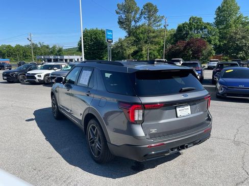 Used 2025 Ford Explorer ST-Line w/ ST-Line Street Pack AWD/4WD image 40