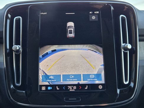 Used 2024 Volvo XC40 B5 Core image 26