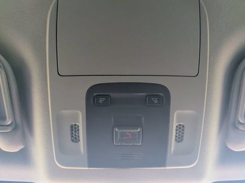 Used 2020 Toyota Camry SE FWD image 27