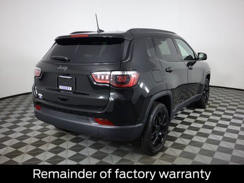 Used 2024 Jeep Compass Latitude w/ Convenience Group AWD/4WD image 3
