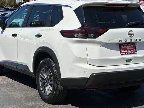 Used 2024 Nissan Rogue S FWD image 5