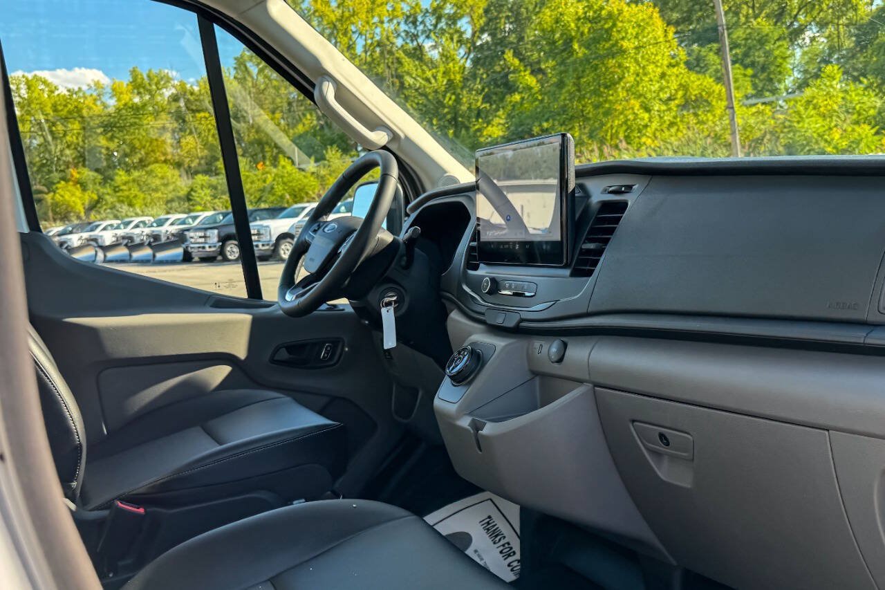 Used 2023 Ford E-Transit Medium Roof RWD image 11