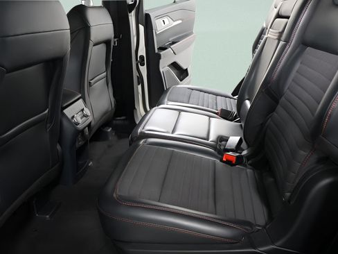 Used 2025 Ford Explorer ST-Line w/ ST-Line Street Pack AWD/4WD image 23