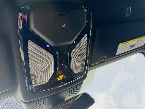 Used 2023 BMW 540i xDrive w/ M Sport Package image 32