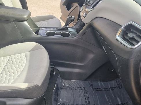 Used 2019 Chevrolet Equinox LS FWD image 14