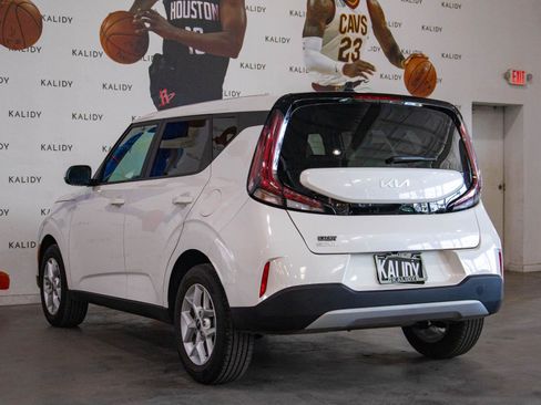 Used 2025 Kia Soul LX w/ LX Technology Package FWD image 21