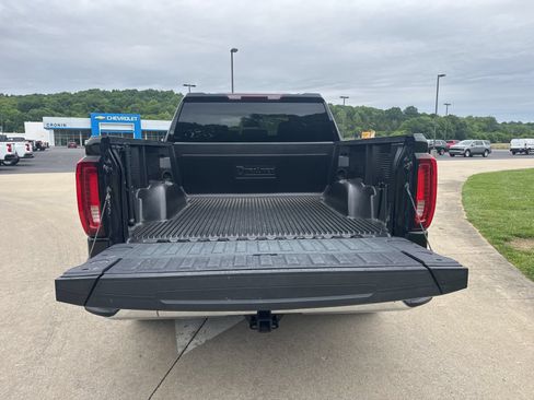 Used 2025 GMC Sierra 1500 SLT AWD/4WD image 17