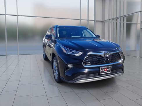 New 2026 Toyota Highlander Platinum AWD/4WD image 5