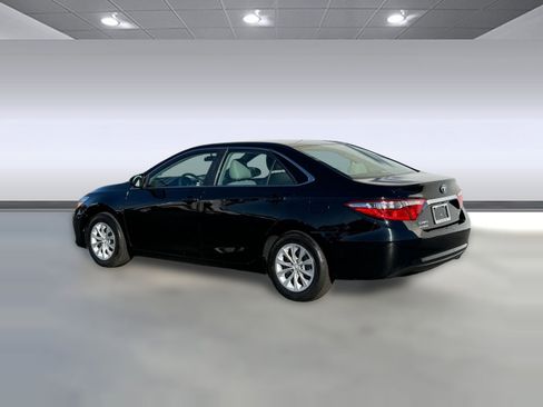Used 2017 Toyota Camry LE image 3