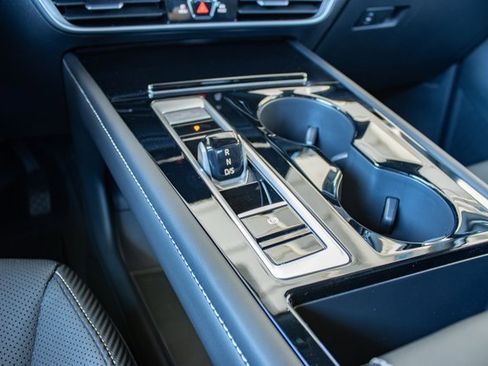 Used 2024 Volkswagen Atlas Cross Sport SE image 43