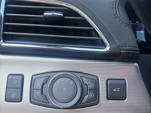 Used 2013 Lincoln MKX AWD image 16
