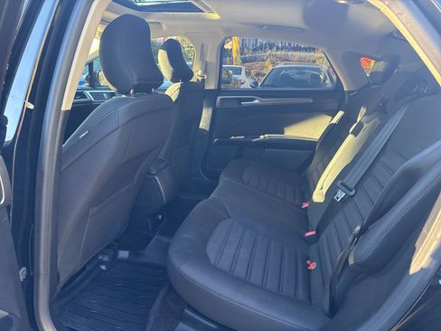 Used 2017 Ford Fusion SE image 12