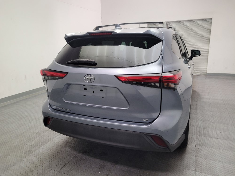 Used 2020 Toyota Highlander LE FWD image 7