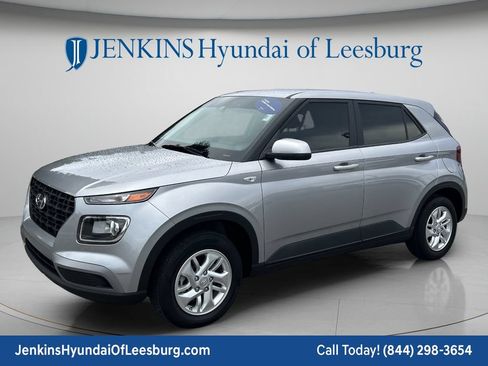 Certified 2024 Hyundai Venue SE FWD image 11
