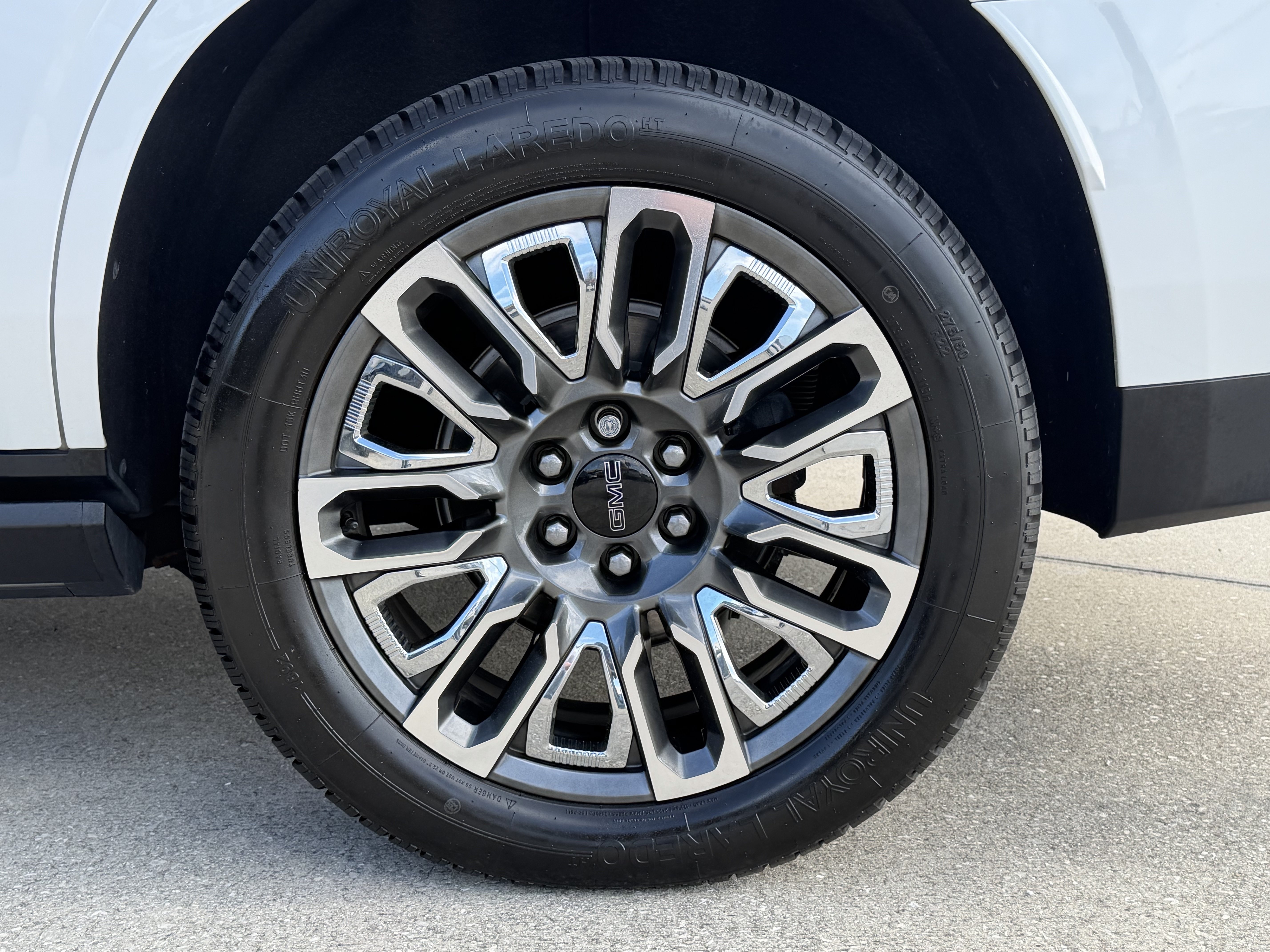 Used 2023 GMC Yukon Denali Ultimate w/ LPO, Floor Liner Package AWD/4WD image 37