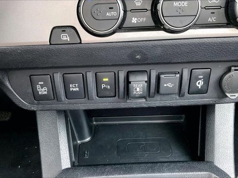 Used 2022 Toyota Tacoma Limited image 17